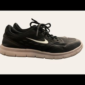 GUC Nike Black & White Running Shoes